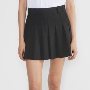 NWOT aritzia sunday best pleated cheerleader mini skirt - US 8/10